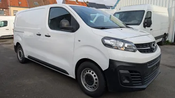 Превозник Комби висок и дугачак Renault Master у Zurich Швајцарска