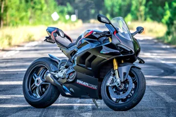 Превозник Мотоцикл Ducati Panigale у Oslo Норвешка