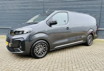 Превозник Комби Opel Vivaro у Paris Француска
